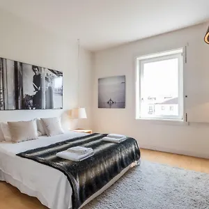 feels-like-home-chiado-design-flat.hotels-lisbon-portugal.com/